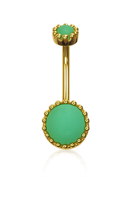 Bauchnabelpiercing aus 14 Karat Gelbgold mit mattem grünem Chrysopras Edelstein in organischer Fassung