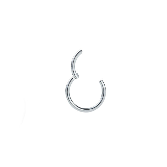 Titanium Clicker aus Implant Grade Titanium mit nahtlosem Click-Verschluss und minimalistischer Luxus-Optik